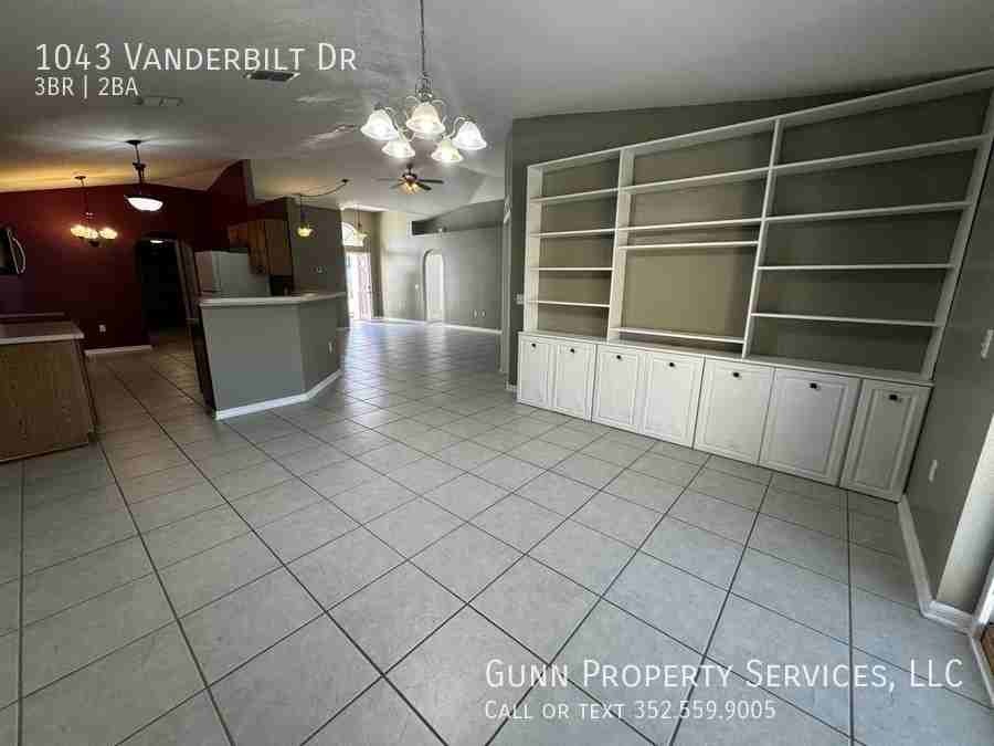1043 Vanderbilt Dr - Photo 3 of 17