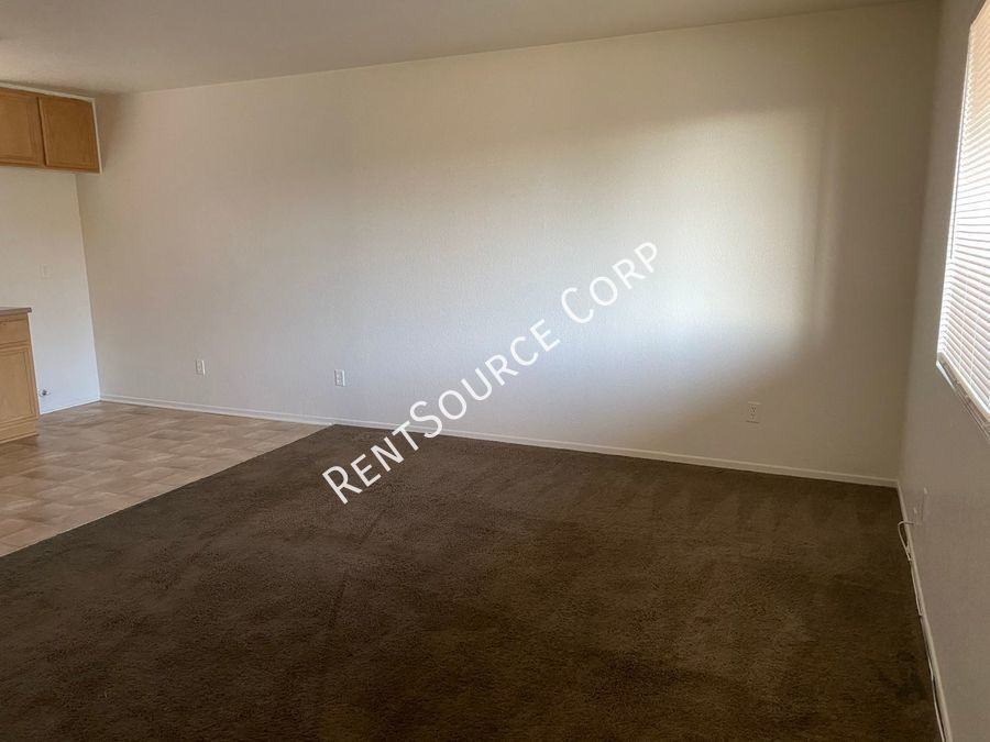 15582 L St #04 - Photo 4 of 19