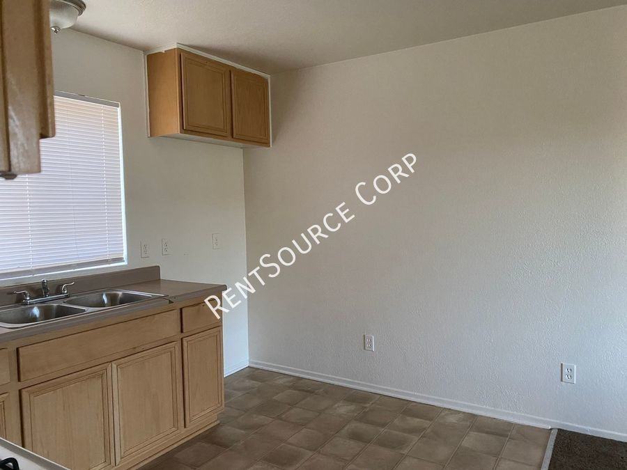 15582 L St #04 - Photo 6 of 19