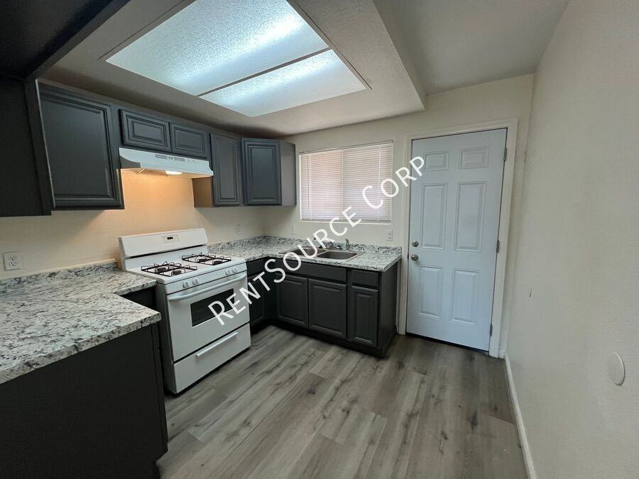 1131 Barstow Rd #B - Photo 7 of 25