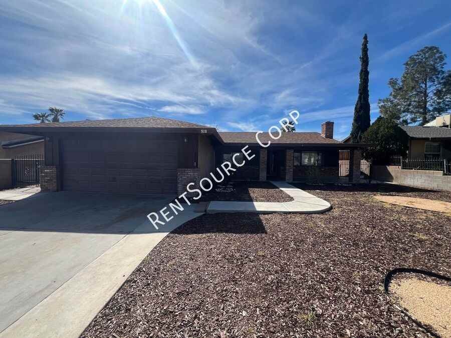 928 Windy Pass - Photo 2 of 32