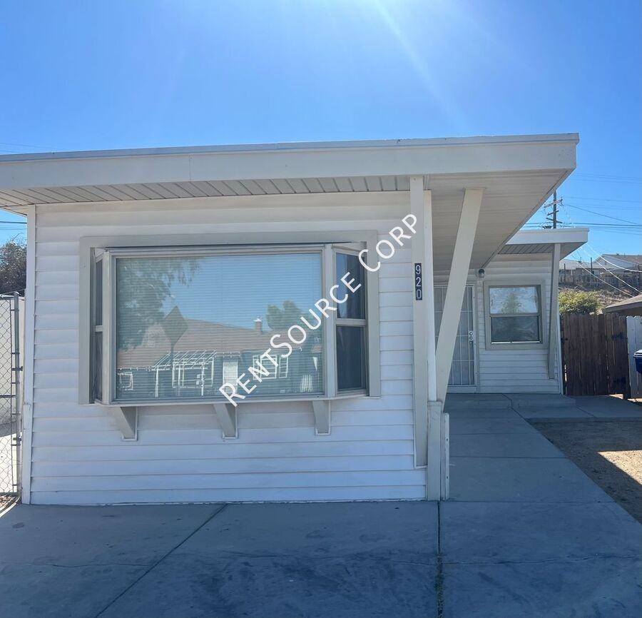 920 Flora St - Photo 2 of 30