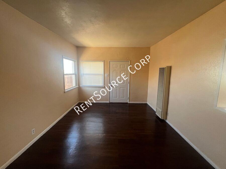 920 Flora St - Photo 6 of 30