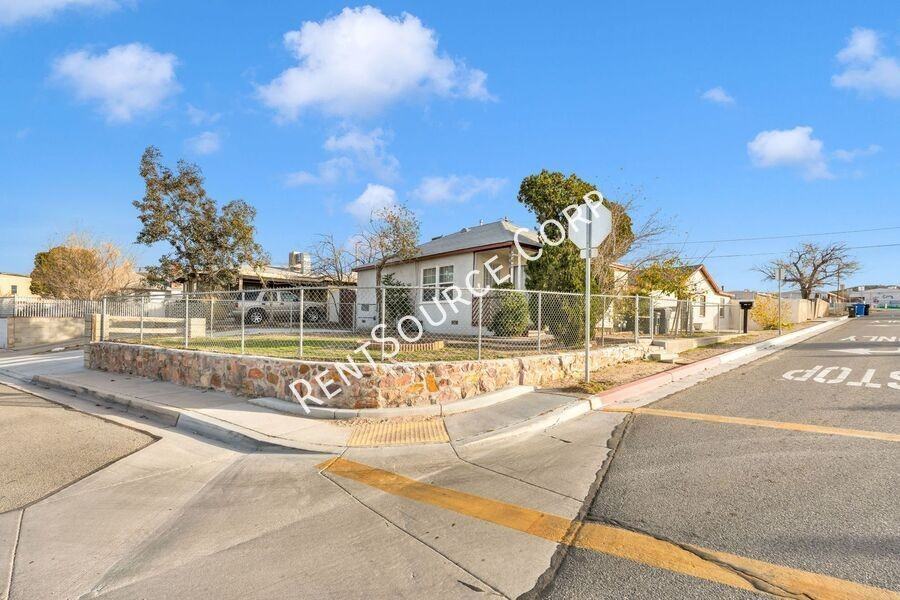 1040 Flora St - Photo 7 of 34