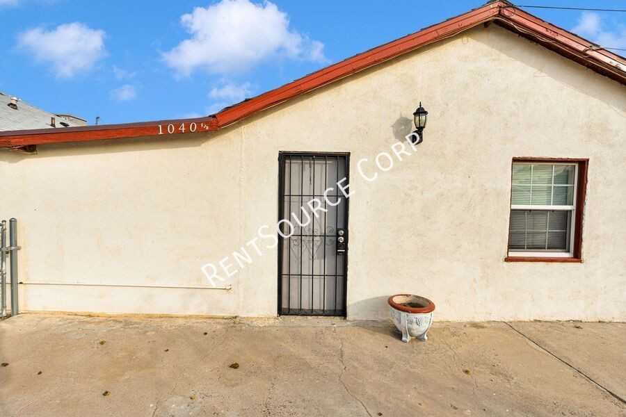 1040 1/2 Flora St - Photo 6 of 32