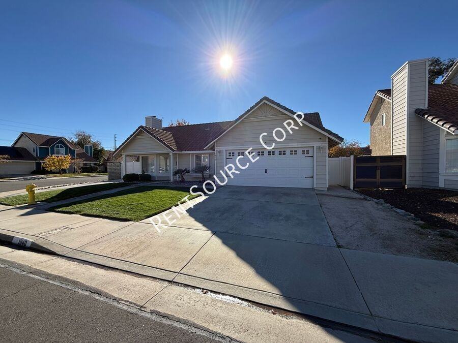 1940 Simsburry St - Photo 2 of 32