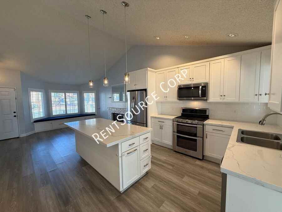 1940 Simsburry St - Photo 7 of 32