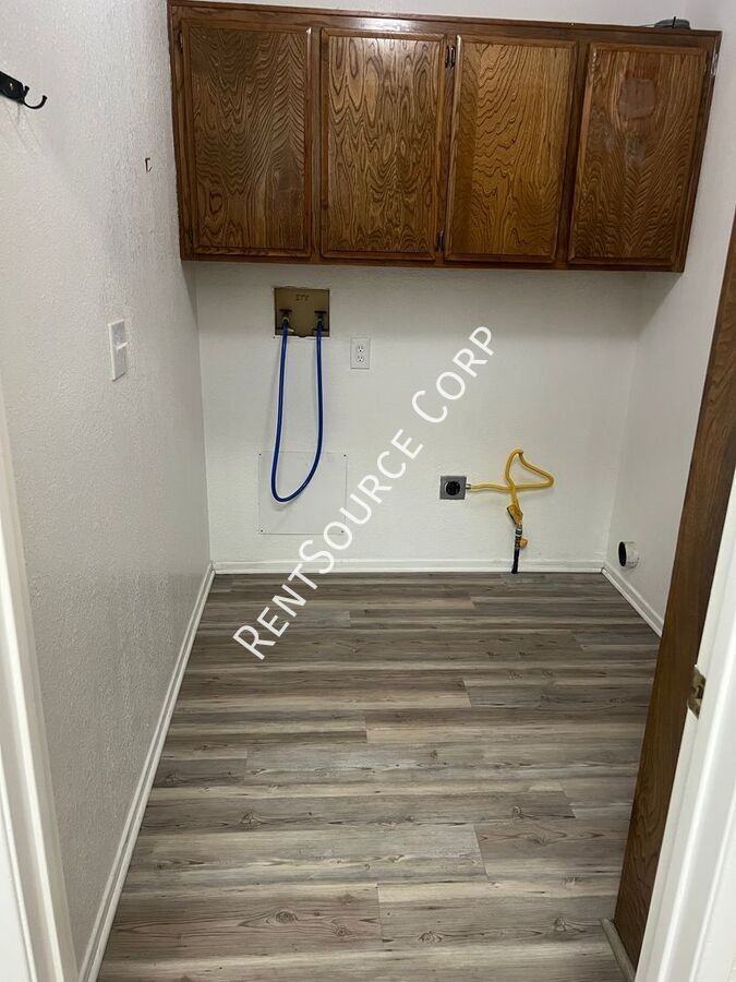 14229 Winchester Dr - Photo 5 of 17