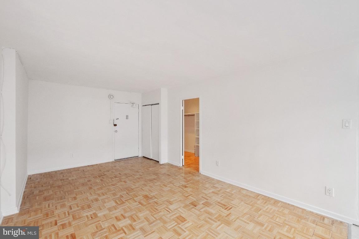 940 25th St Nw #103S - Photo 3 of 32