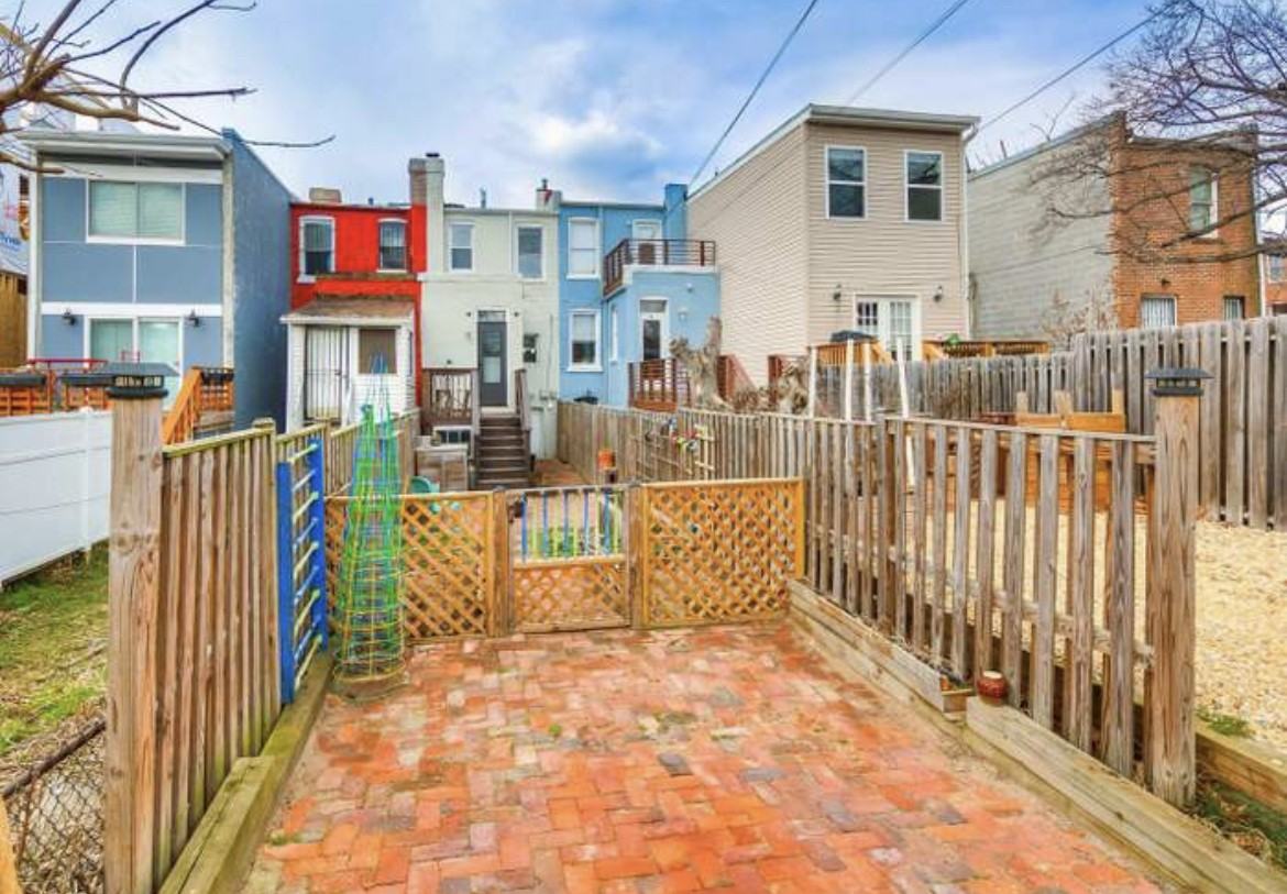 733 18th St Ne - Photo 2 of 17