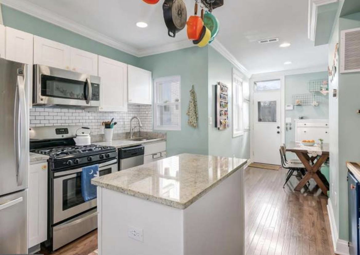 733 18th St Ne - Photo 4 of 17