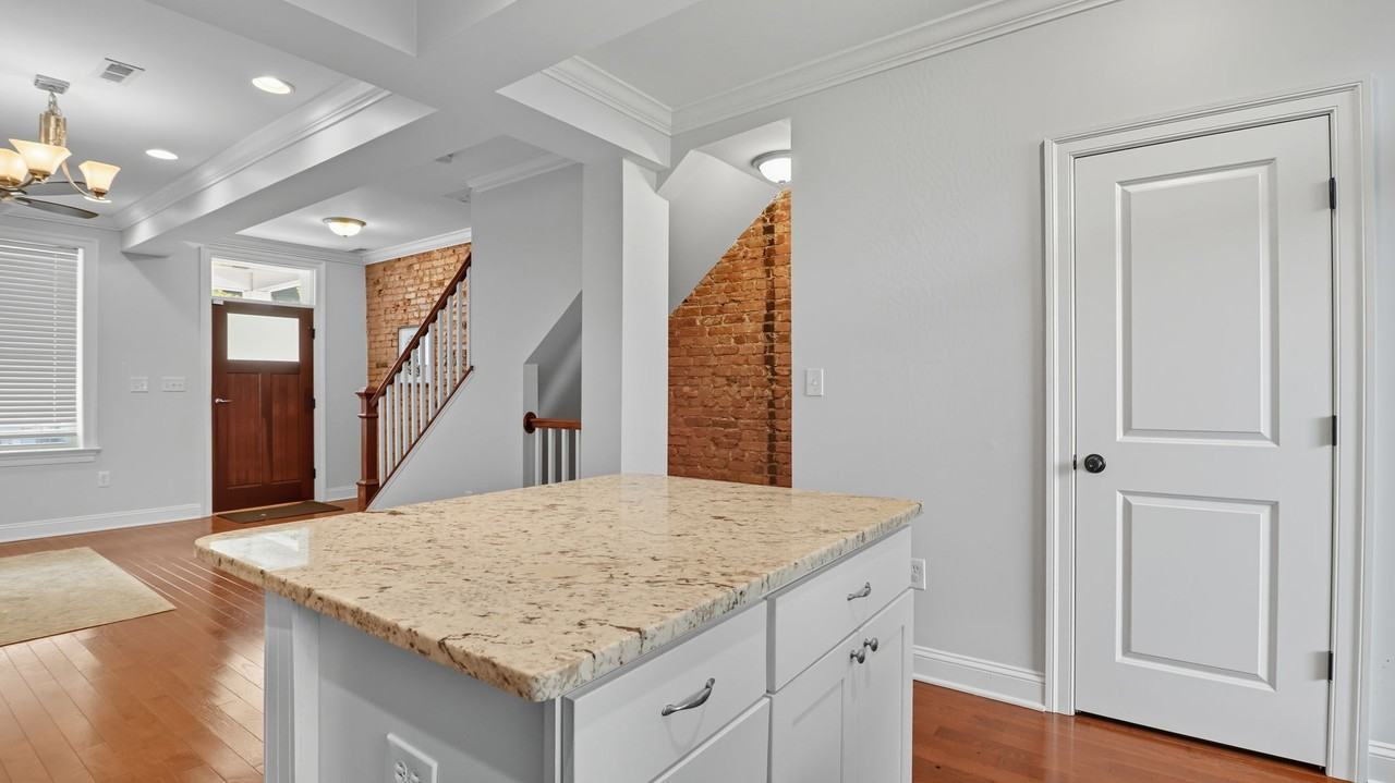 1654 Gales St Ne - Photo 2 of 25