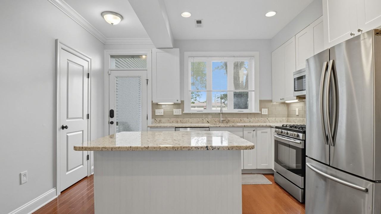 1654 Gales St Ne - Photo 5 of 25