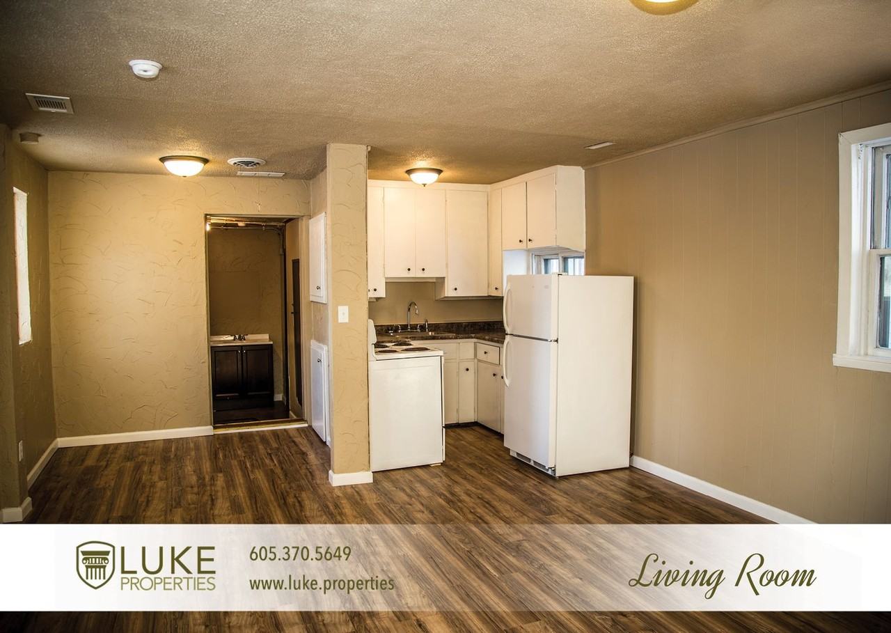 106 1/2 S Lincoln Ave - Photo 2 of 6