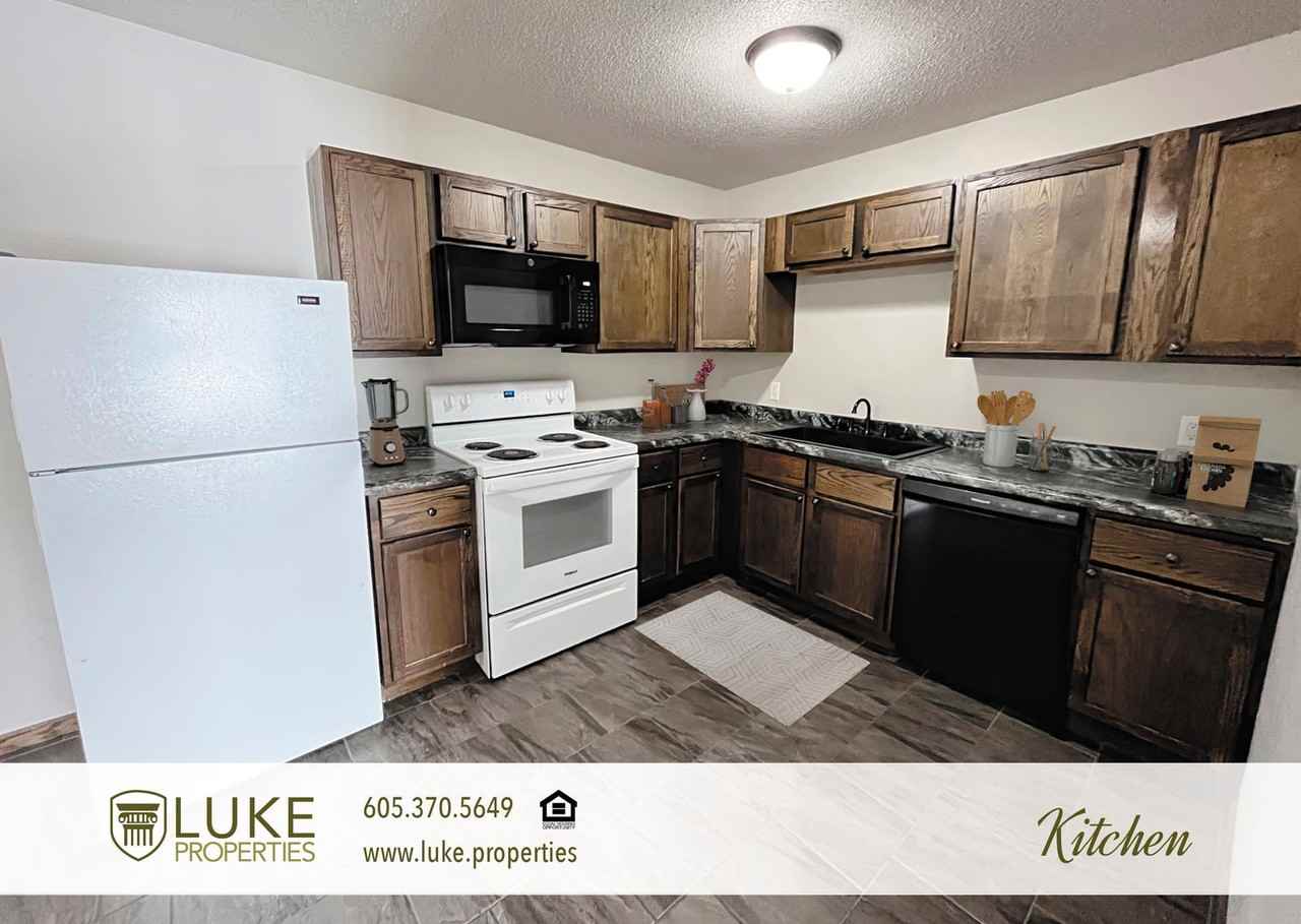 207 N Eastern Ave #6 - Photo 5 of 15