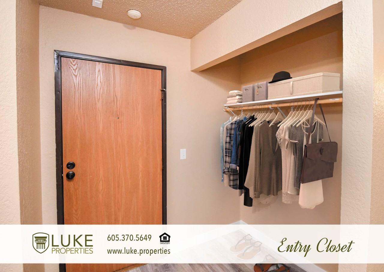 401 S Sycamore Ave #104 - Photo 3 of 19