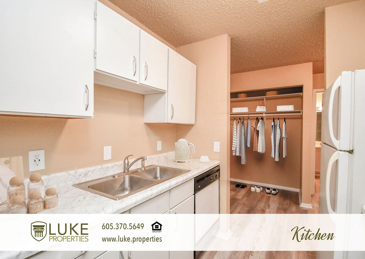 401 S Sycamore Ave #205 - Photo 5 of 19