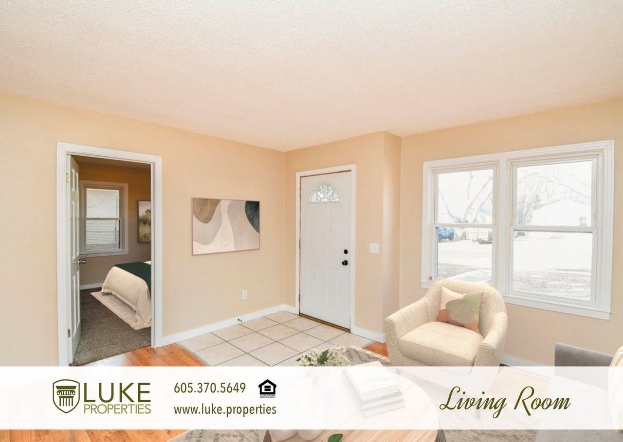 2310 S Euclid Ave - Photo 2 of 17