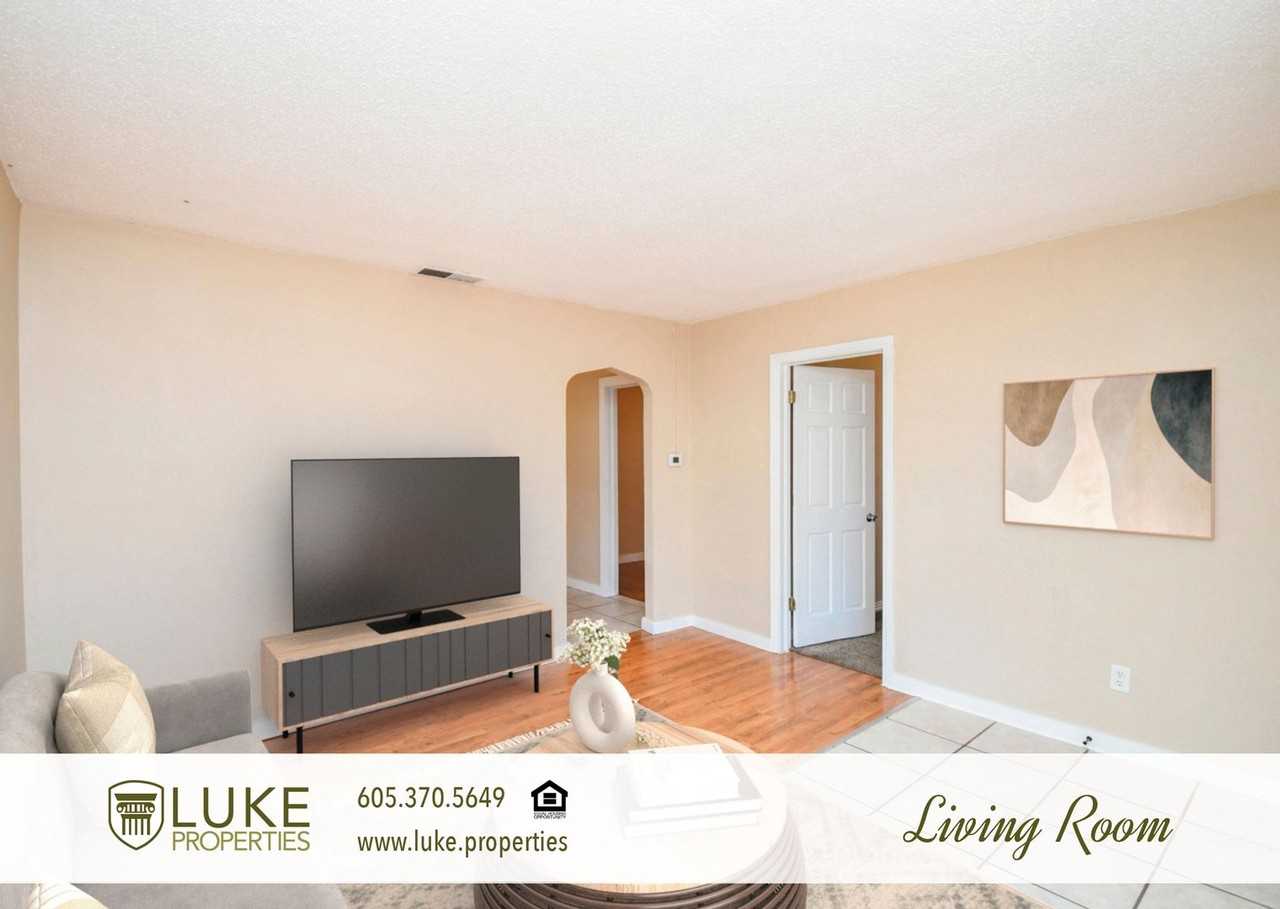 2310 S Euclid Ave - Photo 3 of 17