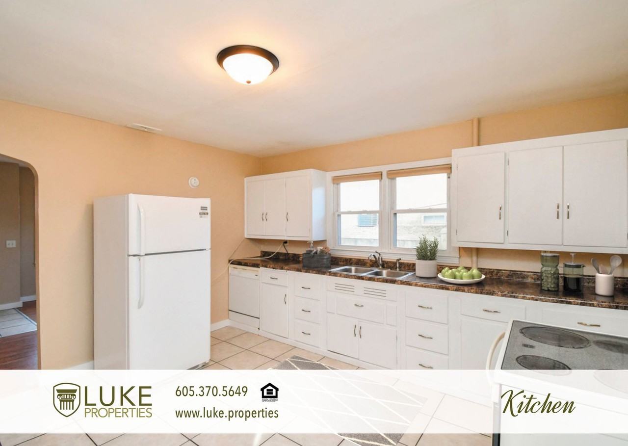 2310 S Euclid Ave - Photo 4 of 17