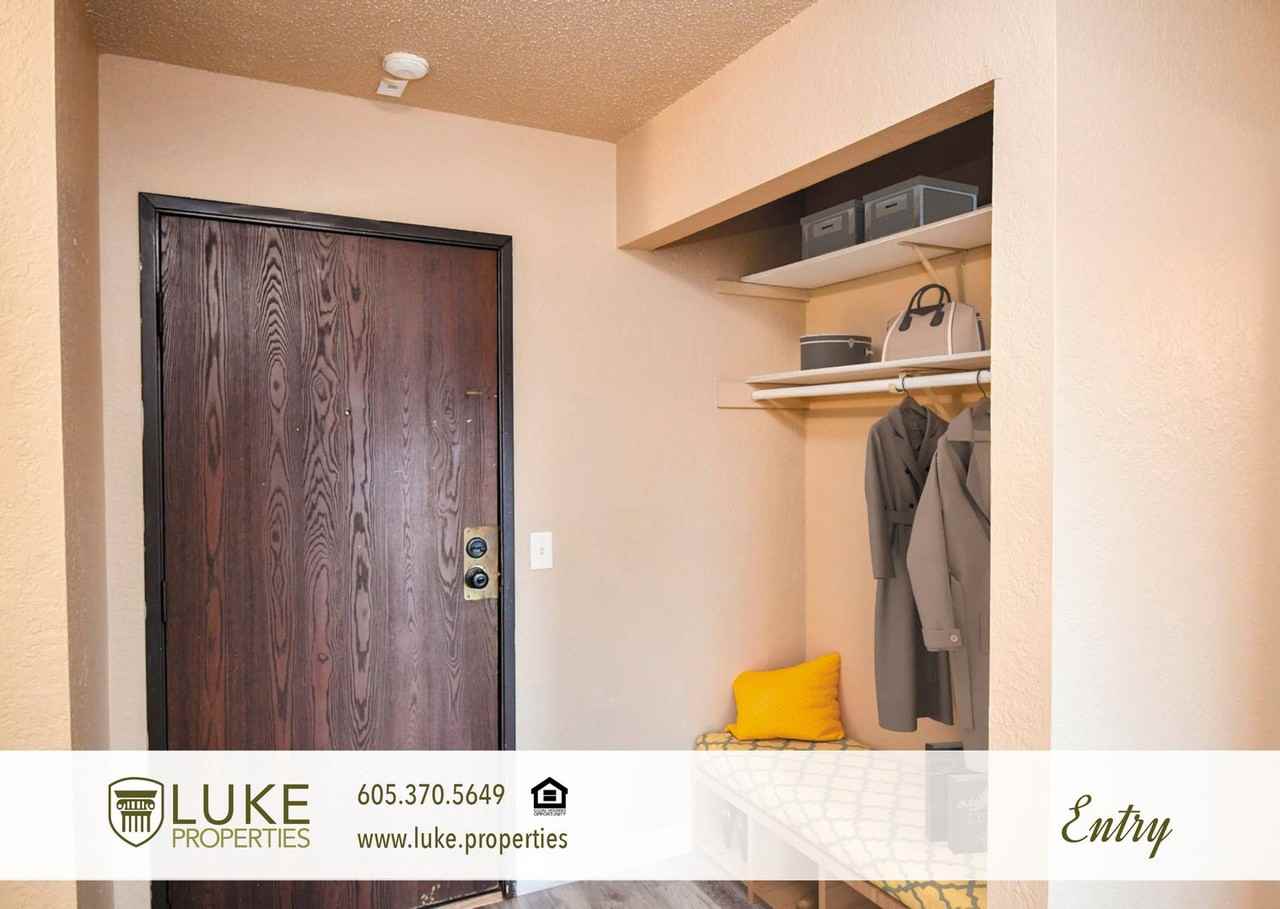 405 S Sycamore Ave & Garage 5 #105 - Photo 2 of 15