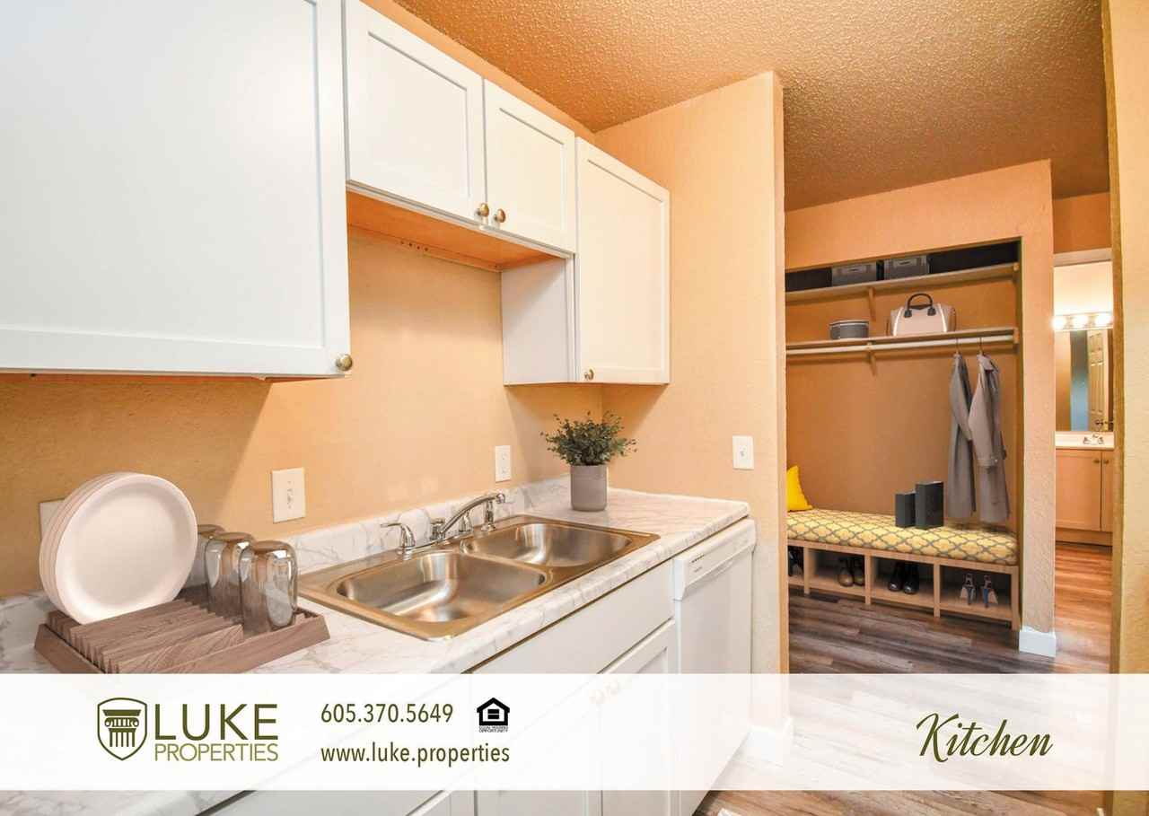 405 S Sycamore Ave & Garage 5 #105 - Photo 4 of 15