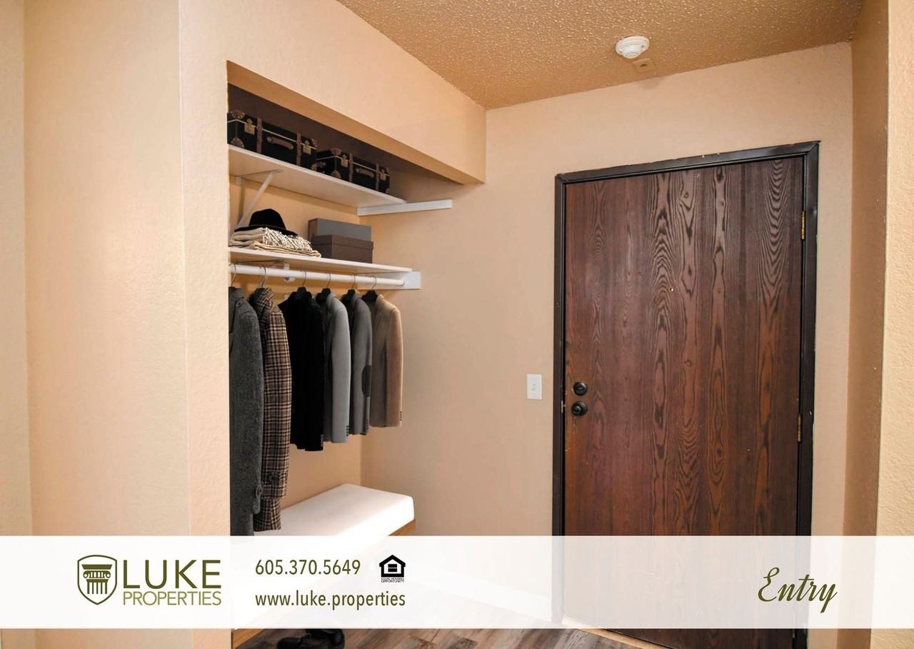 405 S Sycamore Ave & Garage 6 #106 - Photo 2 of 15