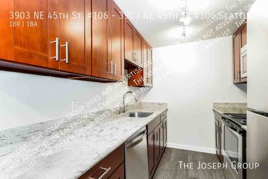 3903 Ne 45th St - Photo 3 of 21