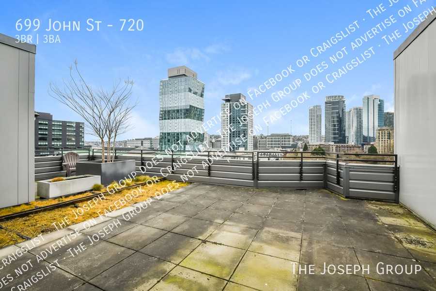 699 John St #720