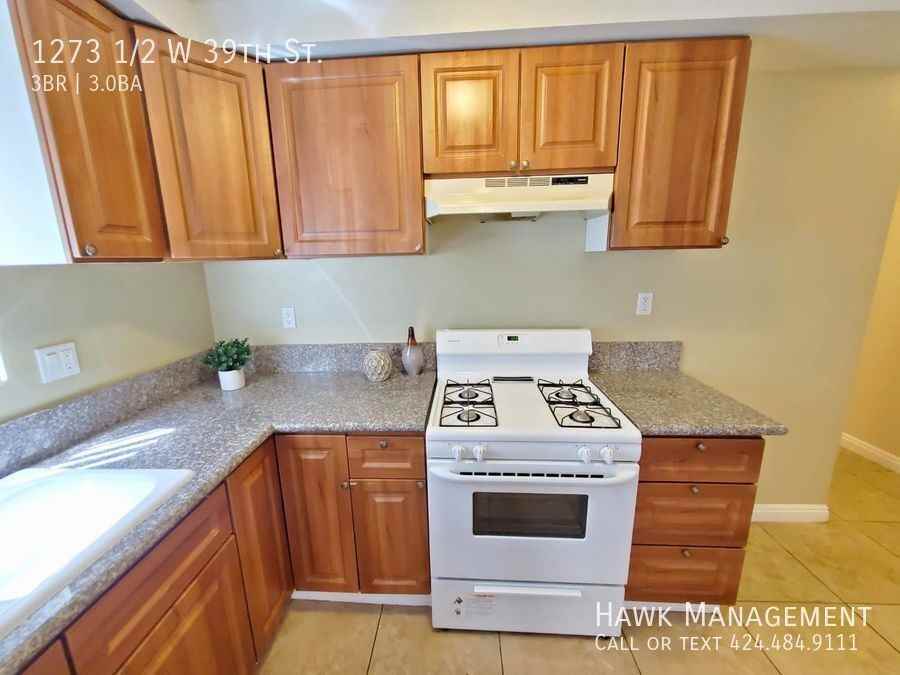 1273 1/2 W 39th St - Photo 7 of 17