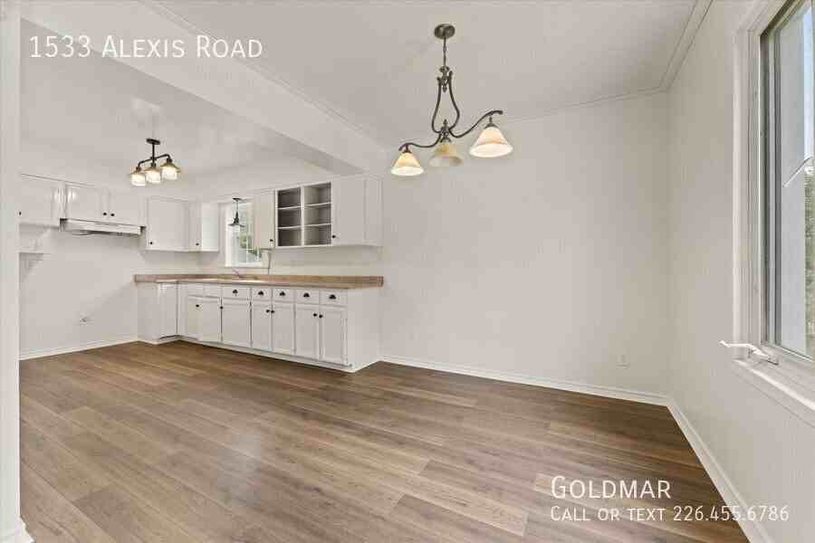 1533 Alexis Rd - Photo 4 of 24