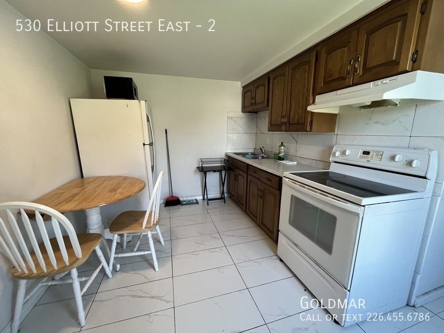 530 Elliott St E #2 - Photo 6 of 11