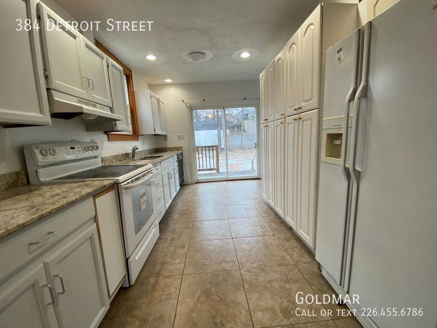384 Detroit St - Photo 2 of 30