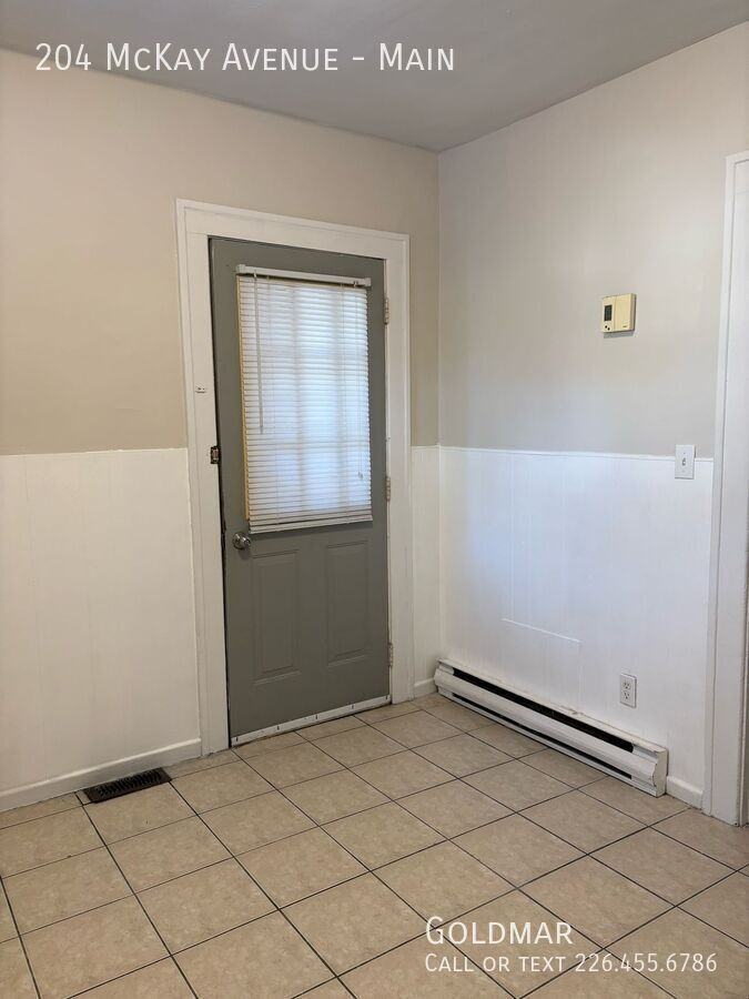 204 Mckay Ave #MAIN - Photo 4 of 10