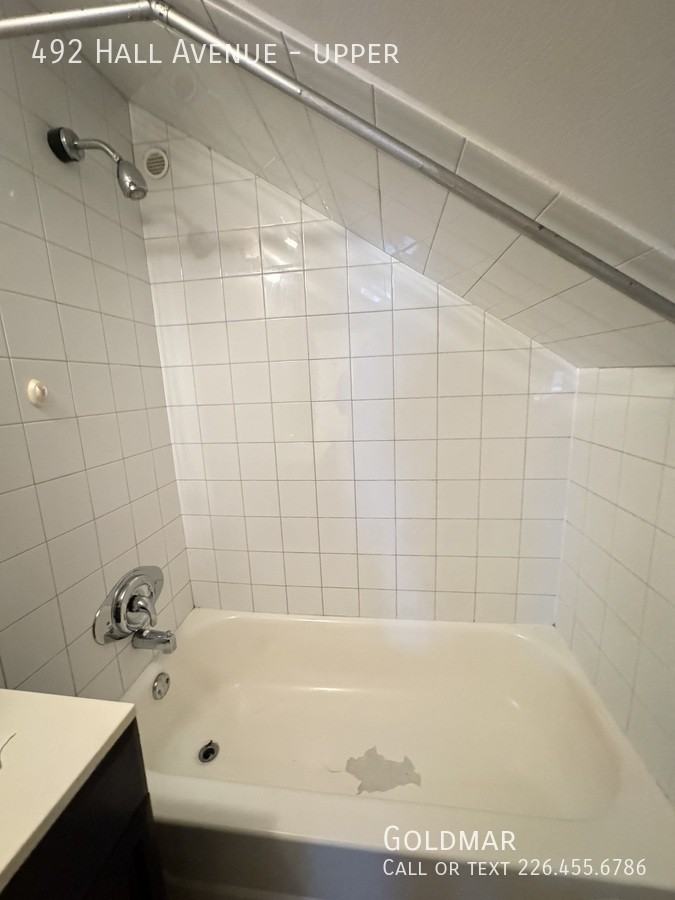 492 Hall Ave - Photo 5 of 18