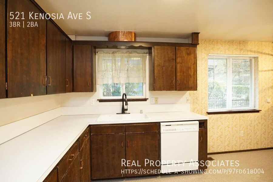 521 Kenosia Ave S - Photo 3 of 24