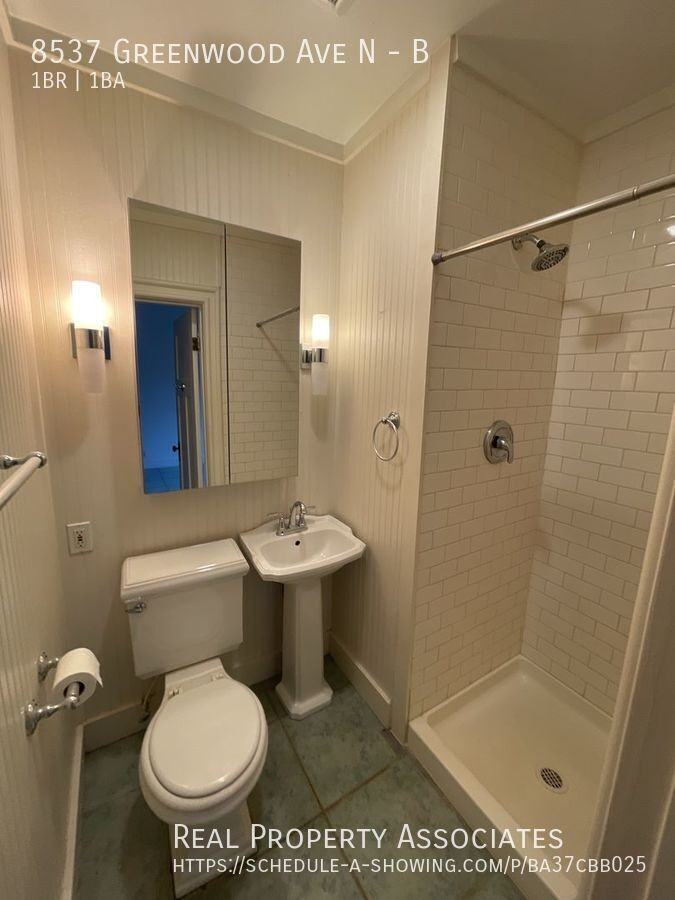 8537 Greenwood Ave N #B - Photo 4 of 6