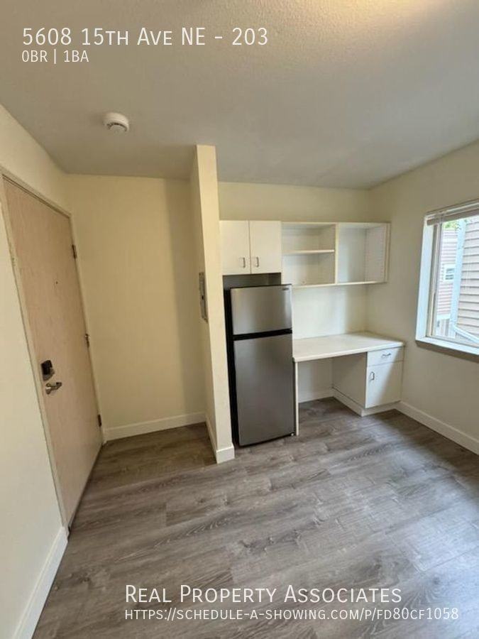 5608 15th Ave Ne #203 - Photo 3 of 8