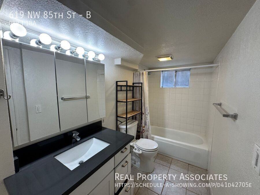 619 Nw 85th St #B - Photo 5 of 5