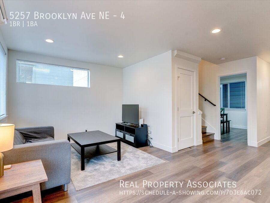 5257 Brooklyn Ave Ne #4 - Photo 3 of 37