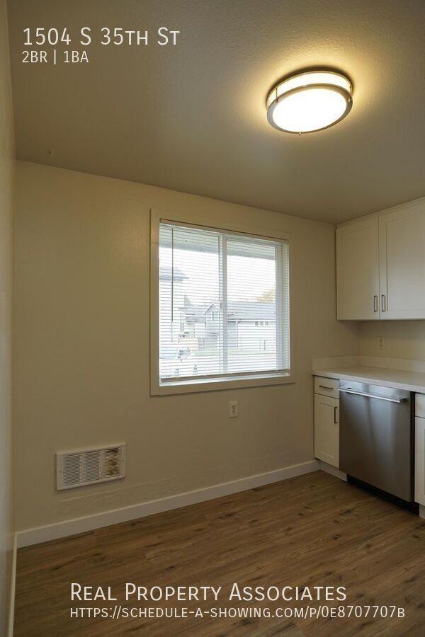 1504 S 35th St - Photo 4 of 16