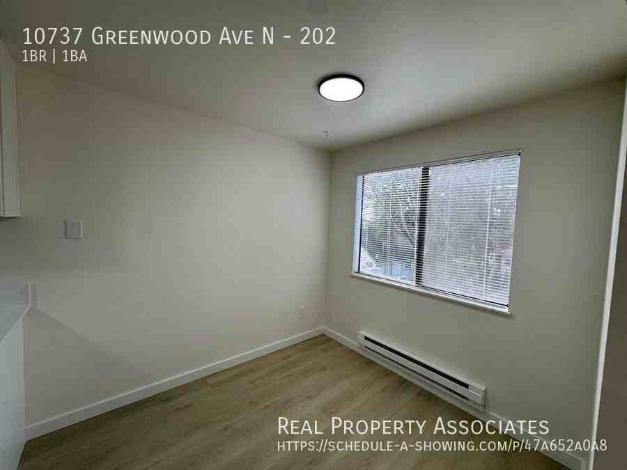 10737 Greenwood Ave N #202 - Photo 5 of 9