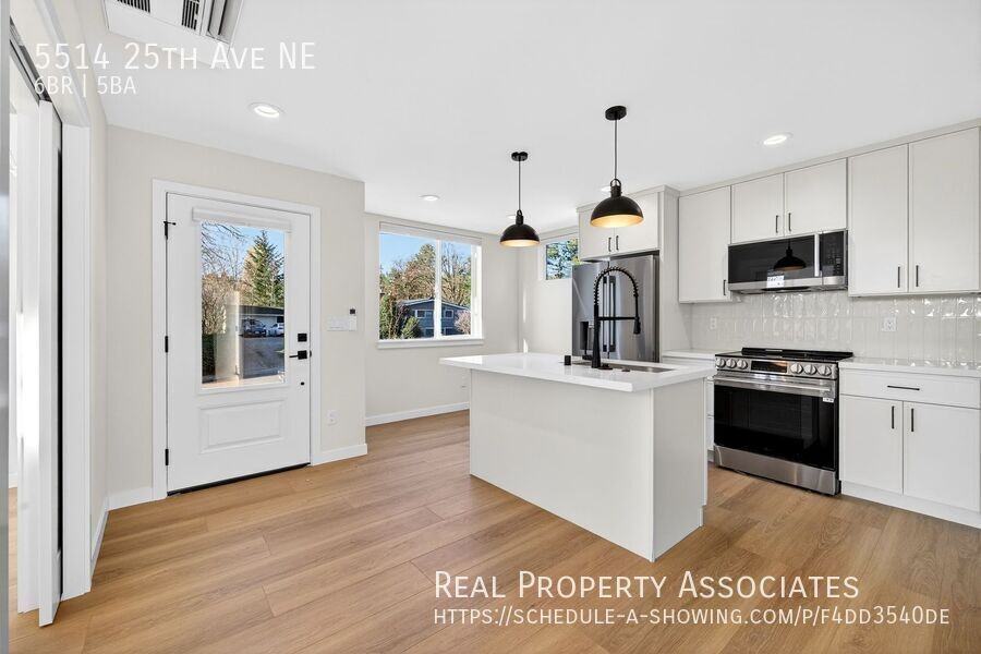 5514 25th Ave Ne - Photo 5 of 26