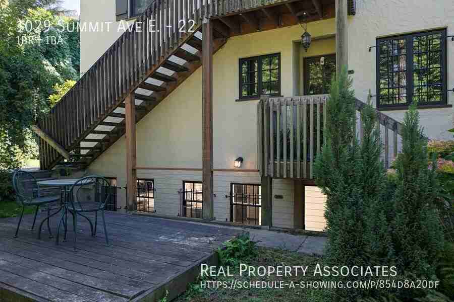 1029 Summit Ave E #22 - Photo 2 of 23