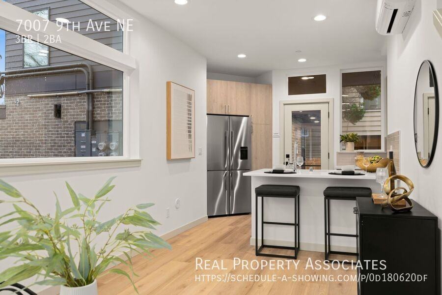 7007 9th Ave Ne - Photo 3 of 31