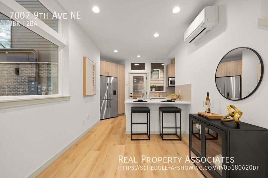 7007 9th Ave Ne - Photo 7 of 31