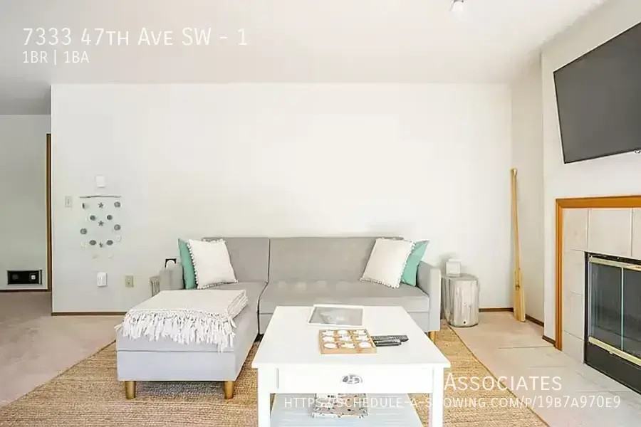 7333 47th Ave Sw #1 - Photo 4 of 20