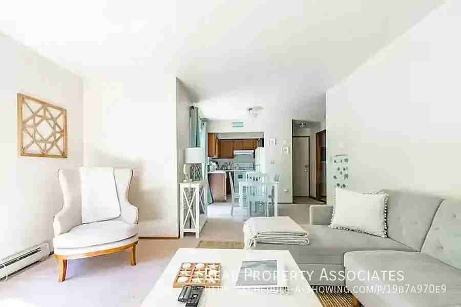 7333 47th Ave Sw #1 - Photo 5 of 20