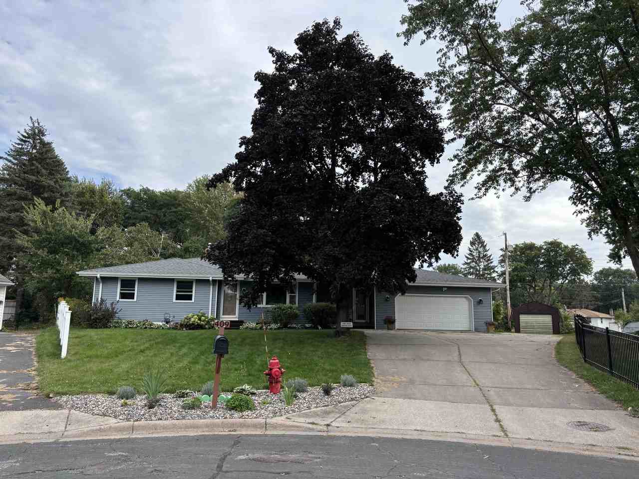 409 Meadow Ct - Photo 2 of 36