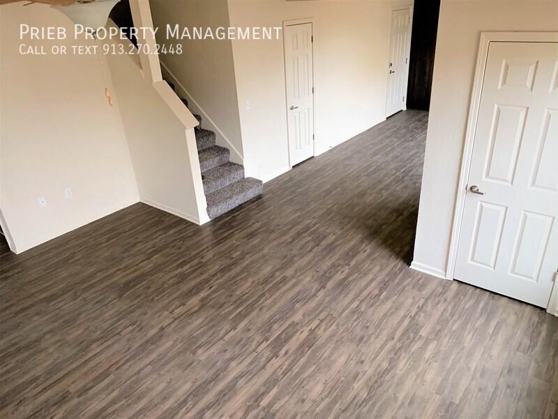 21652 W 126th Ter #21 - Photo 3 of 25